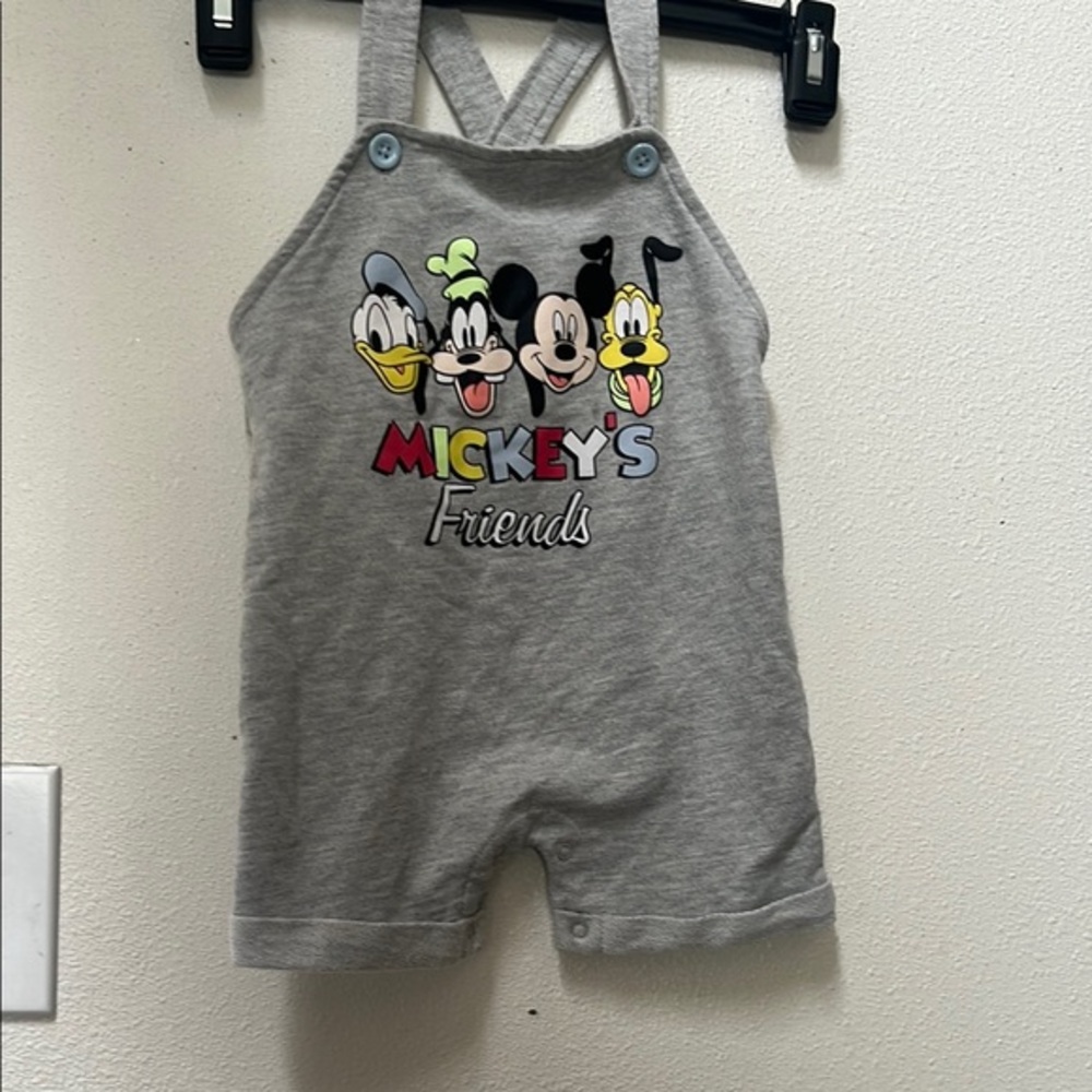 Set of 5 pieces for kids size 1 year to 2 years different brand !!
